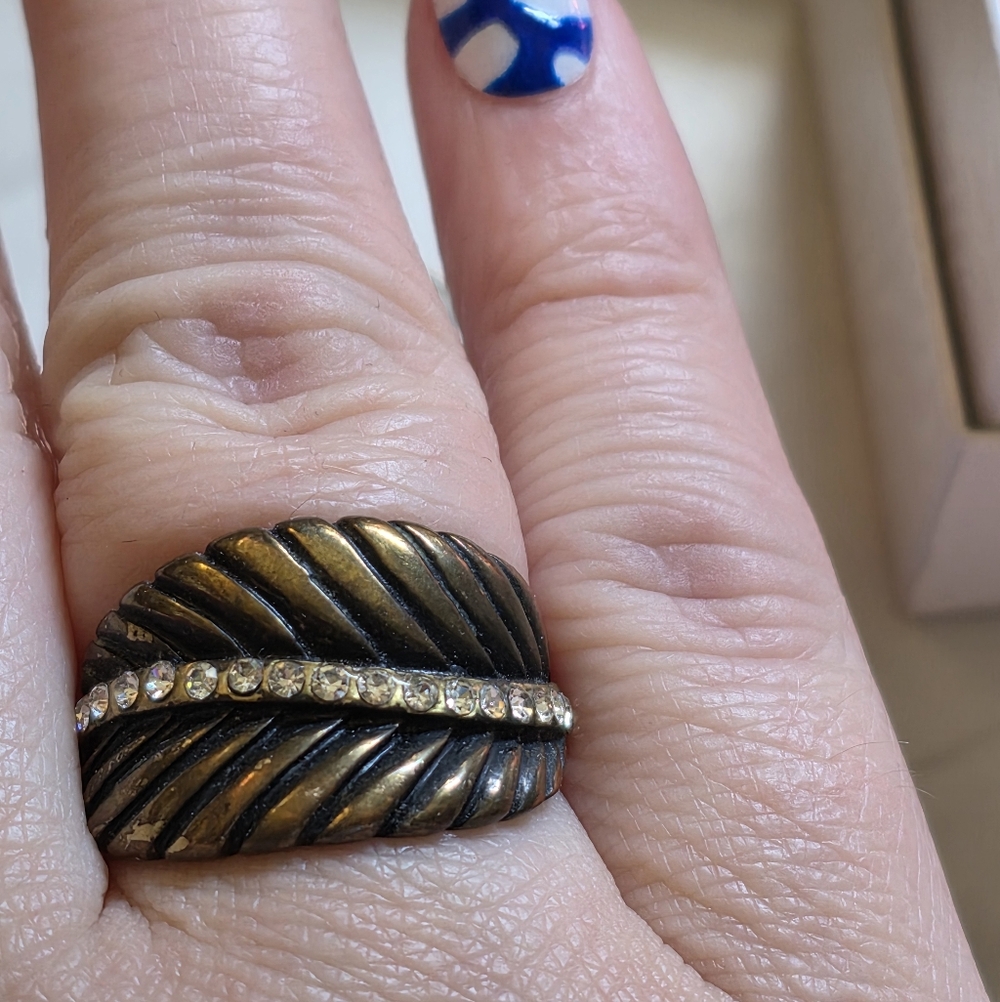 5 Gold Fun Costume Rings - Picture 10 of 14